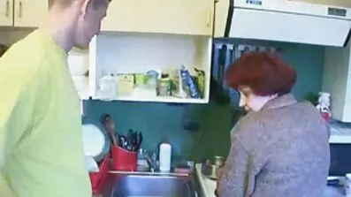Він привів дивитись порно відео безкоштовно дівчину і запропонував своїй коханій зайнятися груповим сексом
