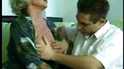 Негр змастив кицьку брюнетки порно фільми онлайн дивитись безкоштовно маслом перед анальним проникненням