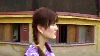Розпусна японка Кюоко розробляє обидві дірочки порно відео безкоштовне