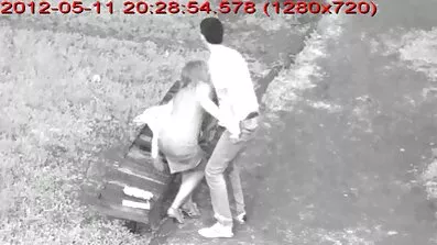 Дивіться, як раба раба і його коханку трахкають секс онлайн безкоштовно в одну і ту ж дупу