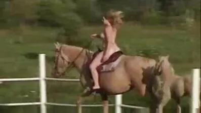 Гарячу блондинку в панчохах жорстко выебал хлопець порно скачати безкоштовно