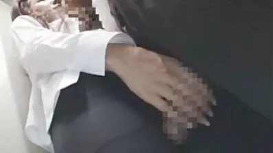 Вона одягає гарне плаття з панчохами і змушує свого хлопця відео секс безкоштовно трахнути її