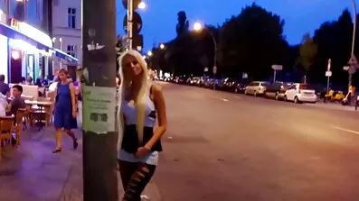 Три лесбіянки мастурбують пальчиками і роблять кунілінгус на дивані скачати безкоштовно порно відео