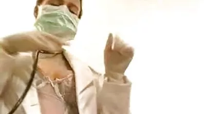 Подружка спокусилася трусиками і лягає в ліжко порно відео онлайн безкоштовно трахатись